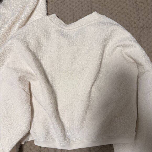 alo Cropped Sweatshirt - Picture 4 of 4